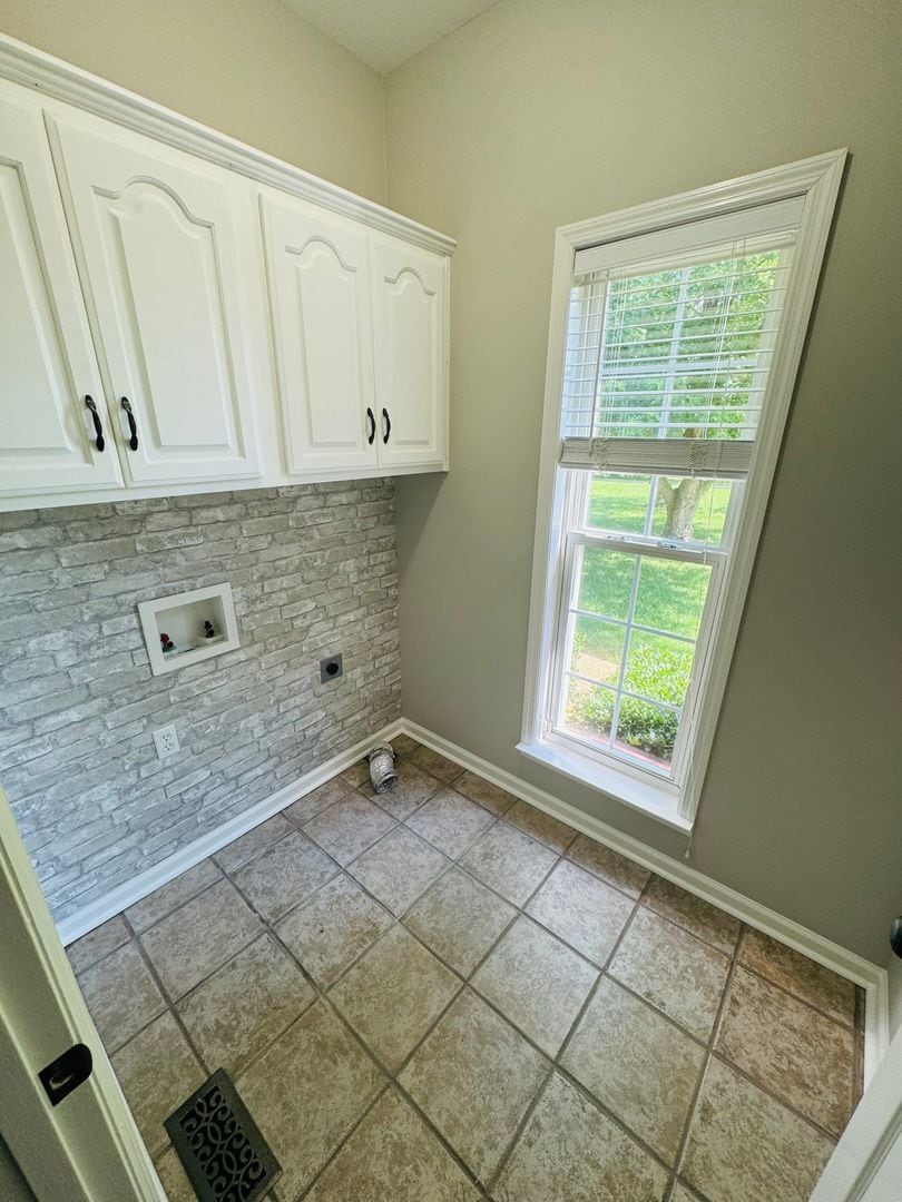 Building Photo - 449 Sanders Ln