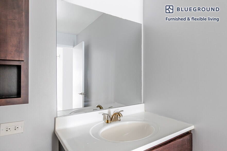 Building Photo - 8 W Chestnut St