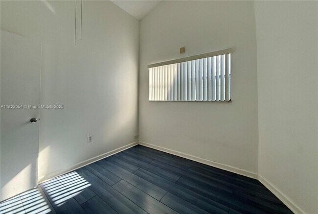 Building Photo - 798 Crandon Blvd