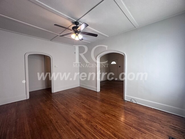 Building Photo - 917 Seminary-