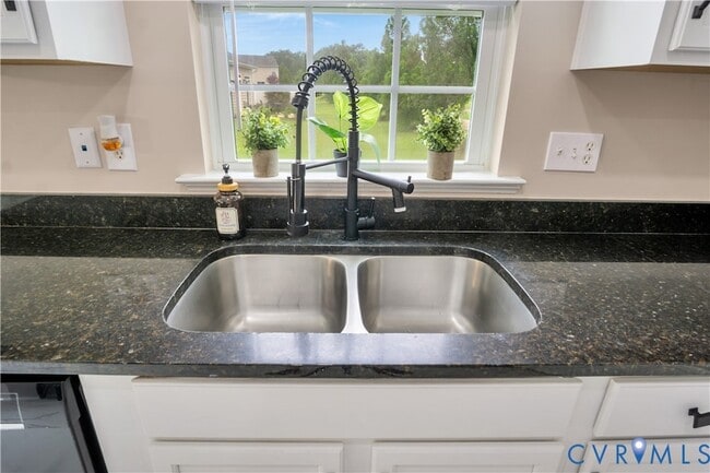 Building Photo - 10868 White Dogwood Dr