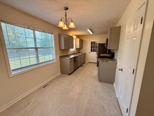 Building Photo - 112 Foxworth Dr