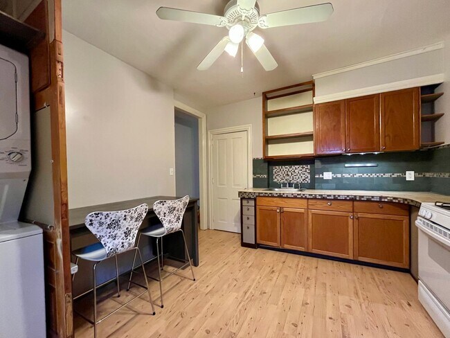 Building Photo - 917 W Turner St