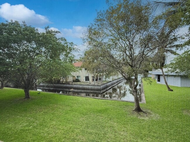 Building Photo - 113 Royal Pk Dr