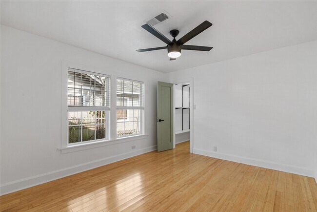 Building Photo - 320 Coronado St