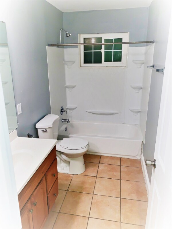 Building Photo - 1050 Grand Ave