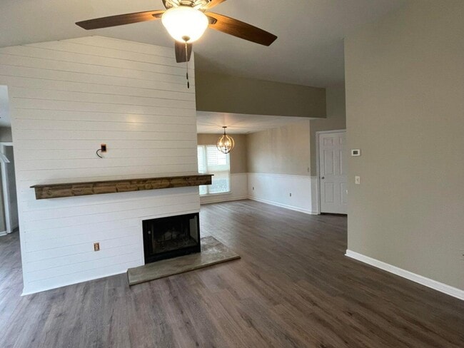 Building Photo - 821 Palomino Ln