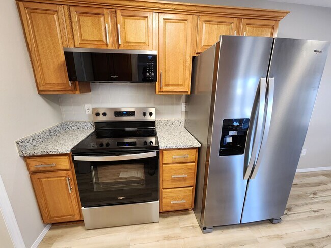 Building Photo - Spacious 2-Bedroom, 2-Bathroom Home AVAILABLE NOW!!