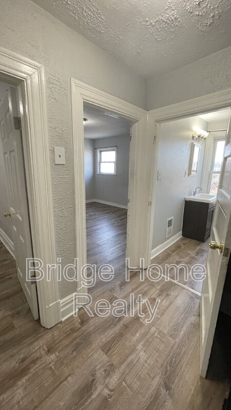 Building Photo - 226 Lobinger Ave