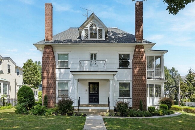 Building Photo - 276 Nassau