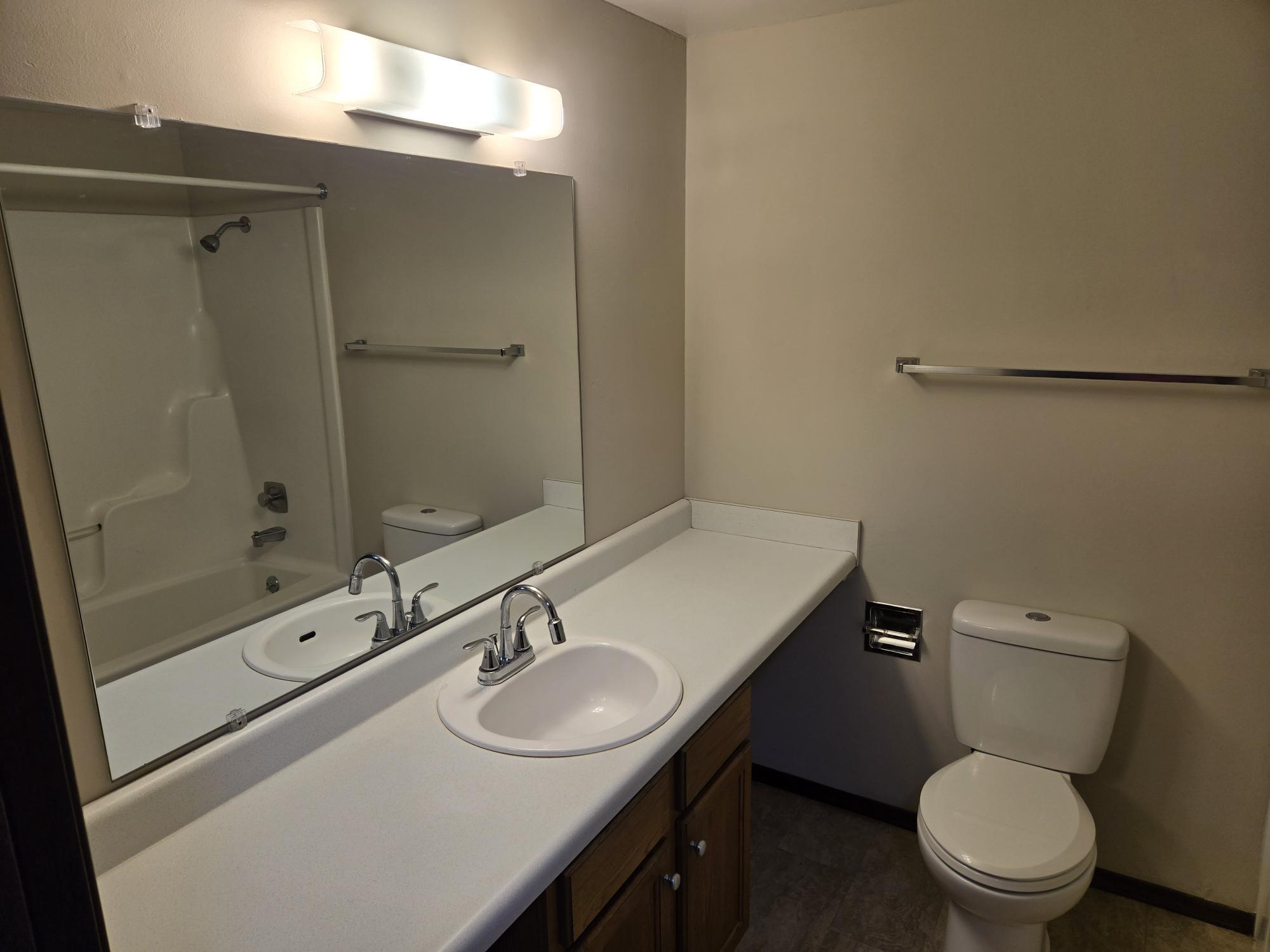 Building Photo - 17 Village Ct