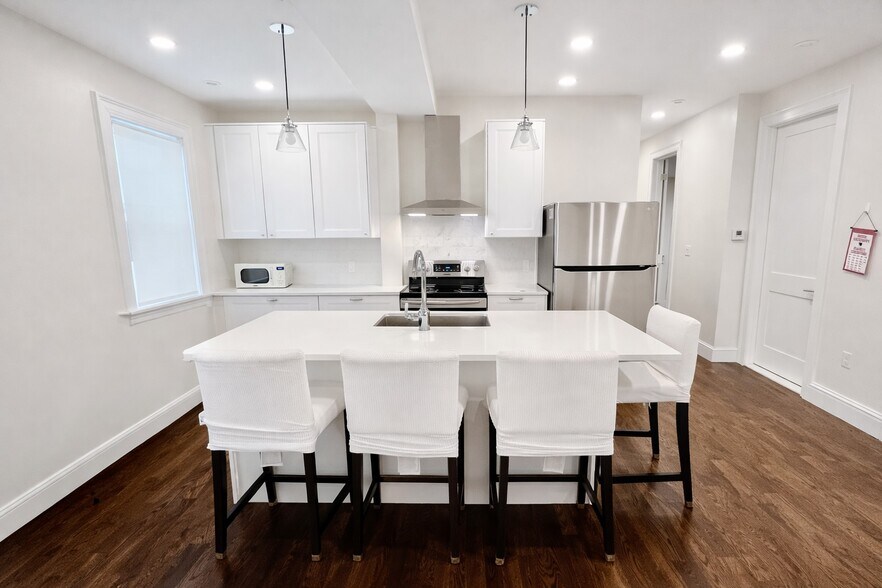 Kitchen - 35 Foster St