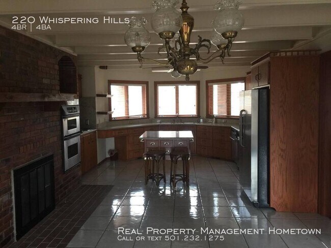 Building Photo - 220 Whispering Hill St