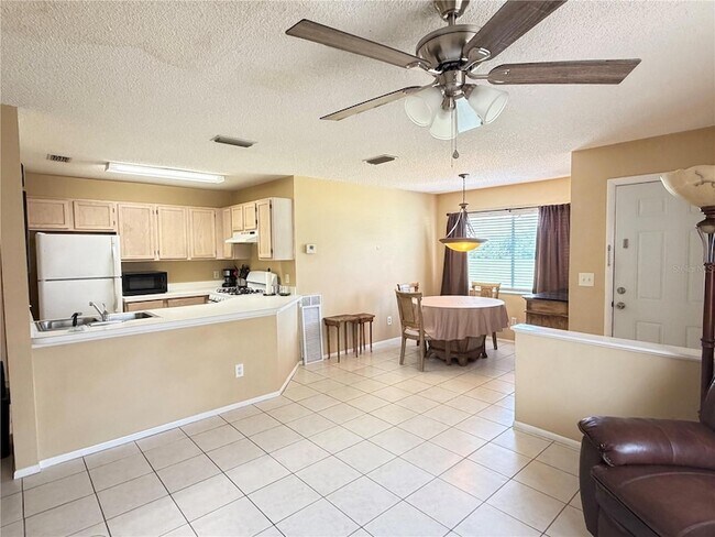Building Photo - 8402 Waterview Way