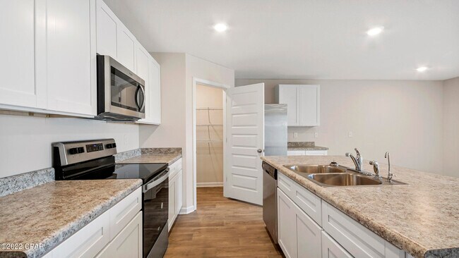 Building Photo - 5824 Tiagra Dr