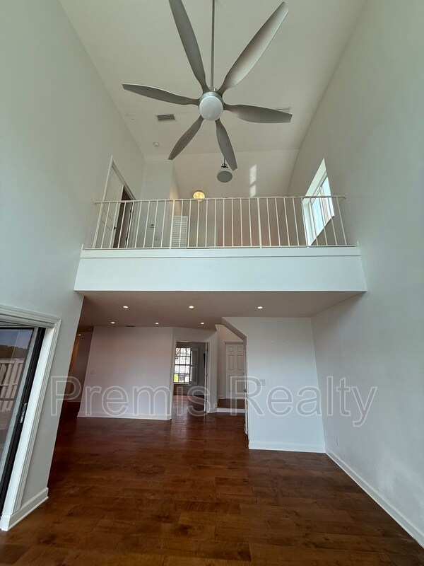 Building Photo - 1070 Sanabel Ct