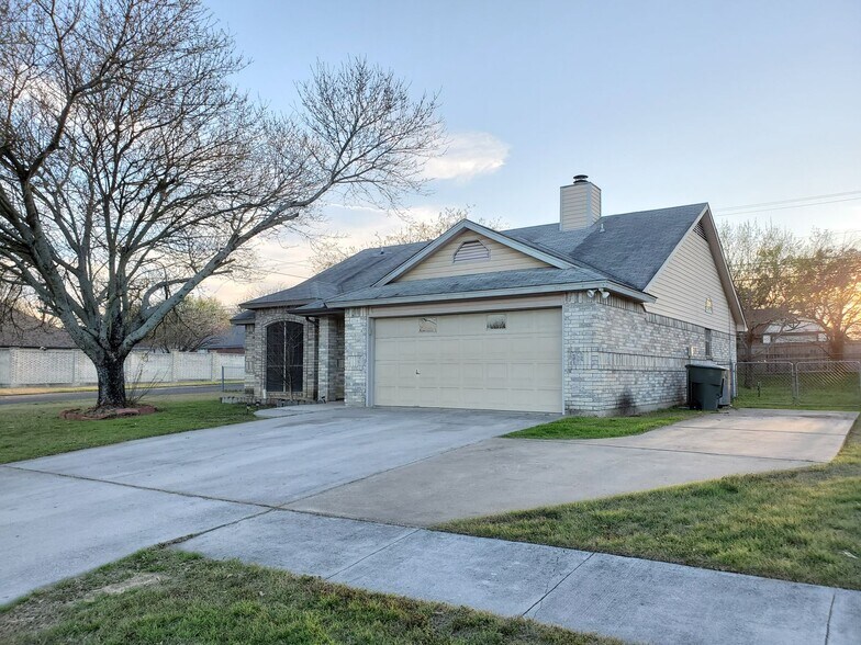 Primary Photo - 4714 Mesa Dr