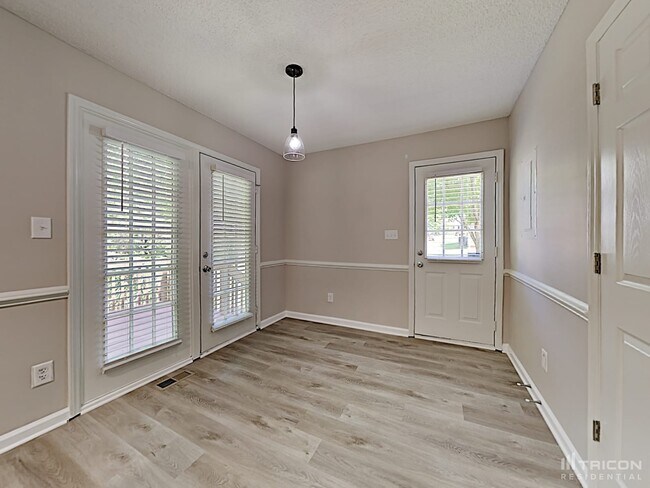 Building Photo - 5005 Baffin Ct