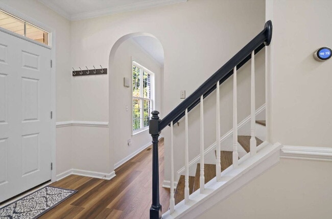 Building Photo - Spacious 5-Bedroom Living with Scenic View