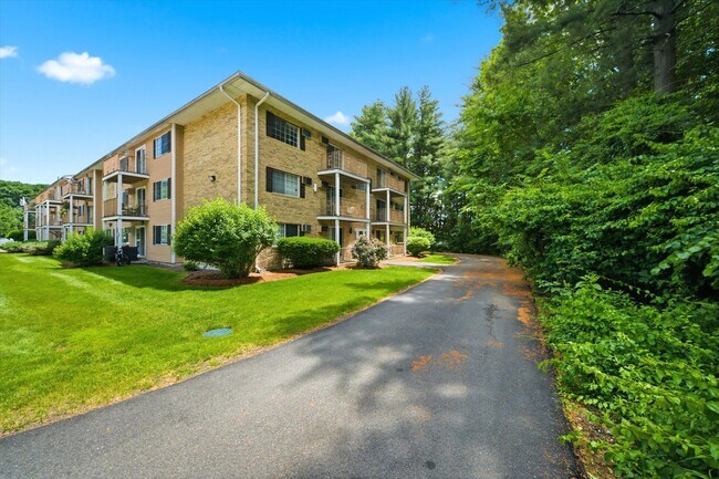 Building Photo - 379 Huse Rd