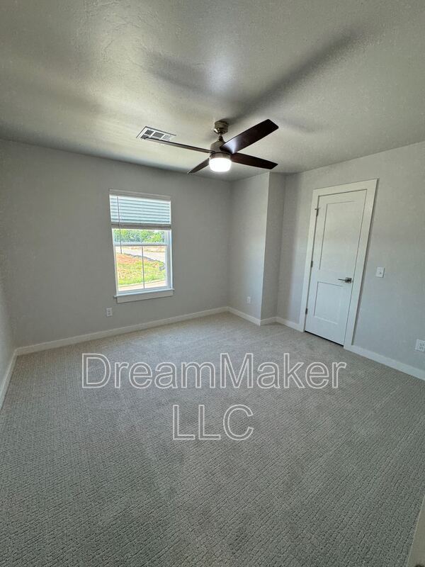 Building Photo - 901 Riva Pkwy