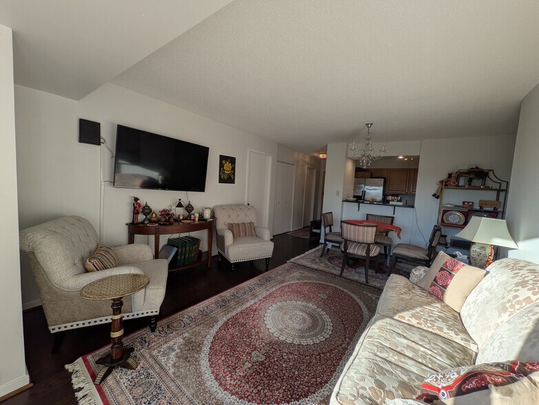 Building Photo - 2111 Wisconsin Ave NW