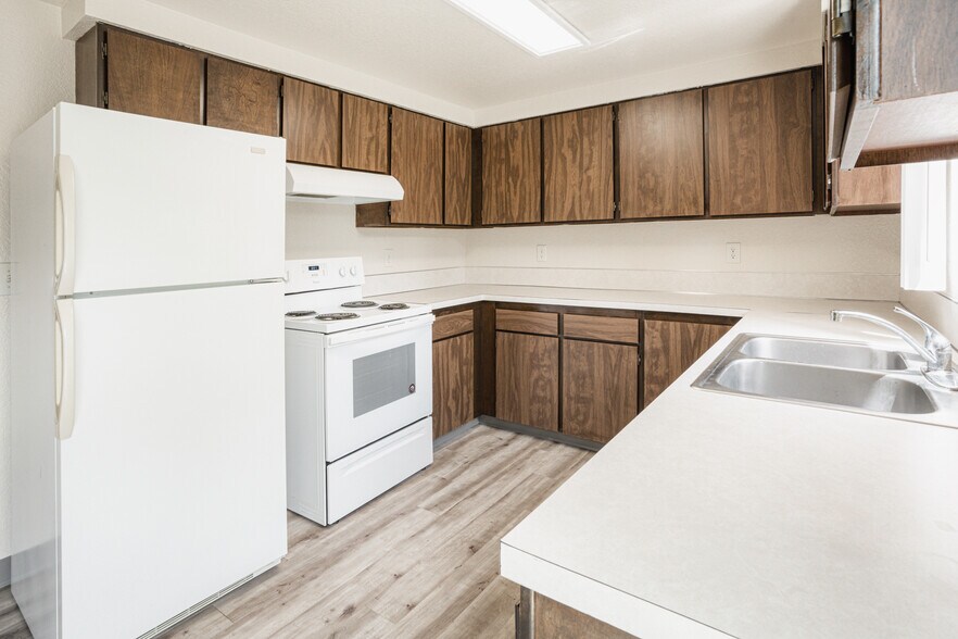 Primary Photo - Lookingglass Apartments