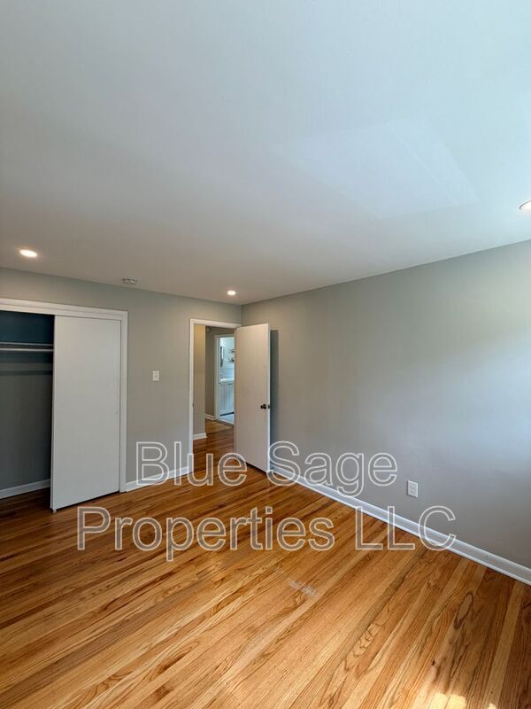 Building Photo - 4424 Bloomfield Ave
