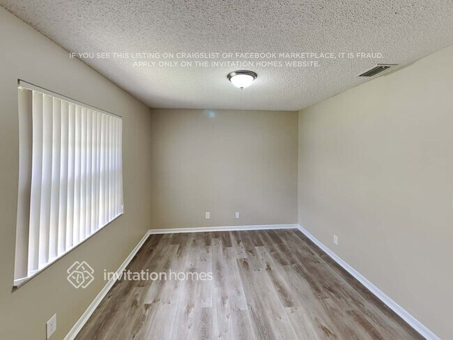 Building Photo - 11440 NW 18th Manor