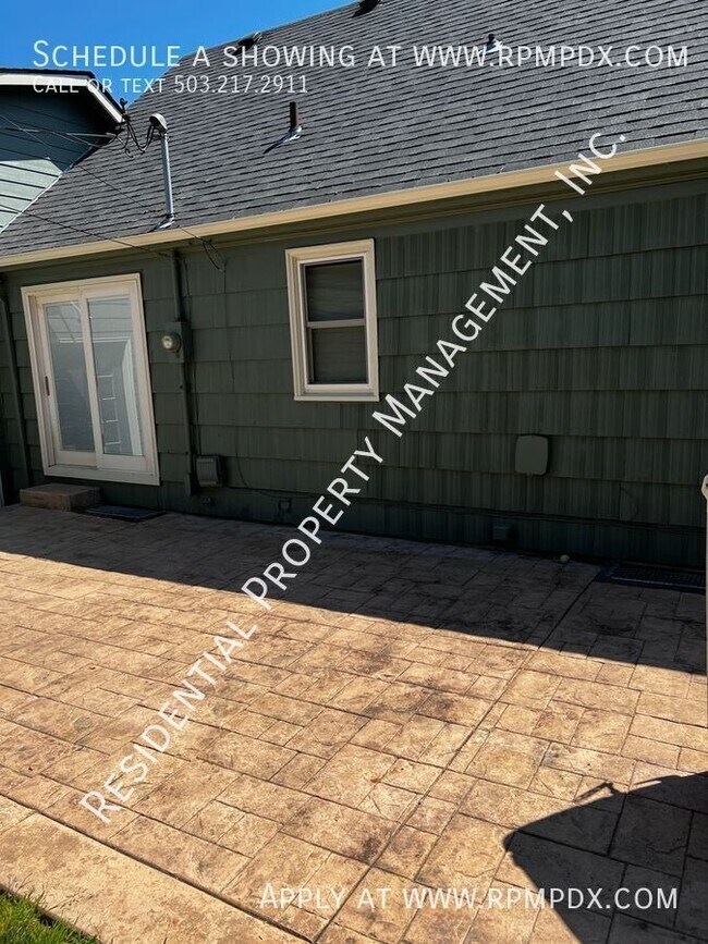 Building Photo - 7065 N Woolsey Ave