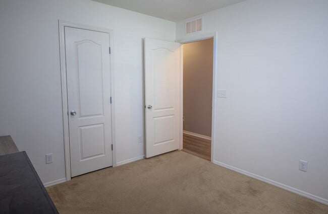 Building Photo - 2527 Eisner Dr