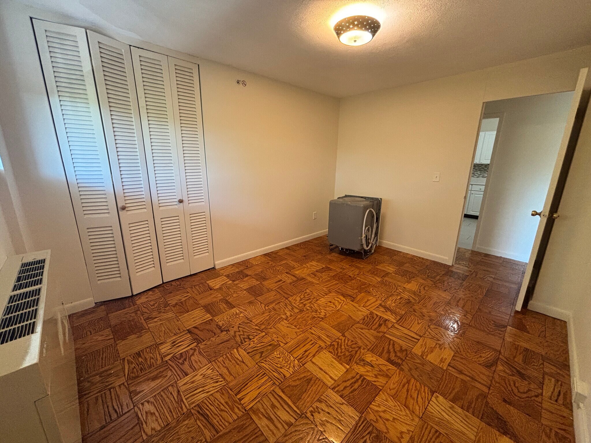 Building Photo - 16 Monmouth Ct