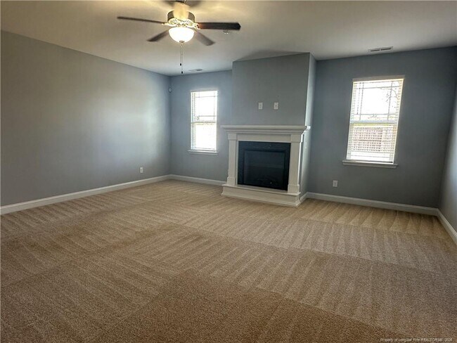 Building Photo - 2149 Heathcote Dr