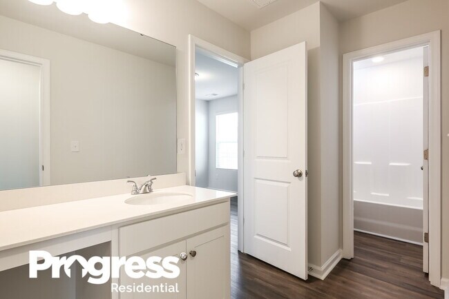 Building Photo - 851 S 851