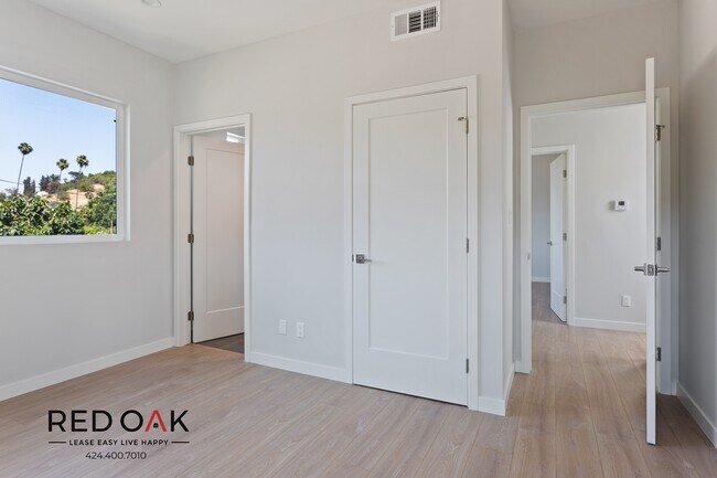 Building Photo - 4506 Esmeralda St