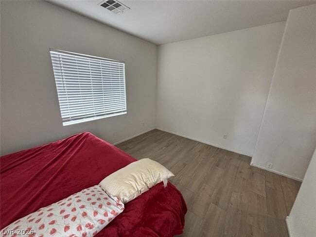 Building Photo - 5582 Sancho Throne Rd