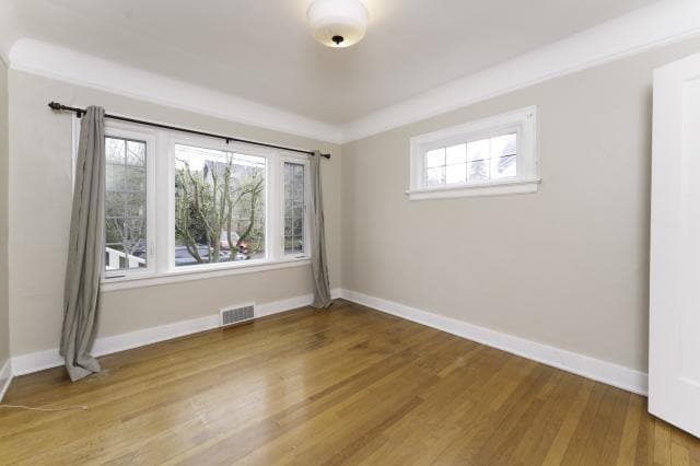 Building Photo - 4 bedroom in Seattle WA 98103