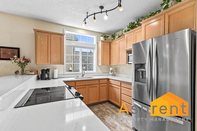 Building Photo - 3 Bed, 2.5 Bath Home