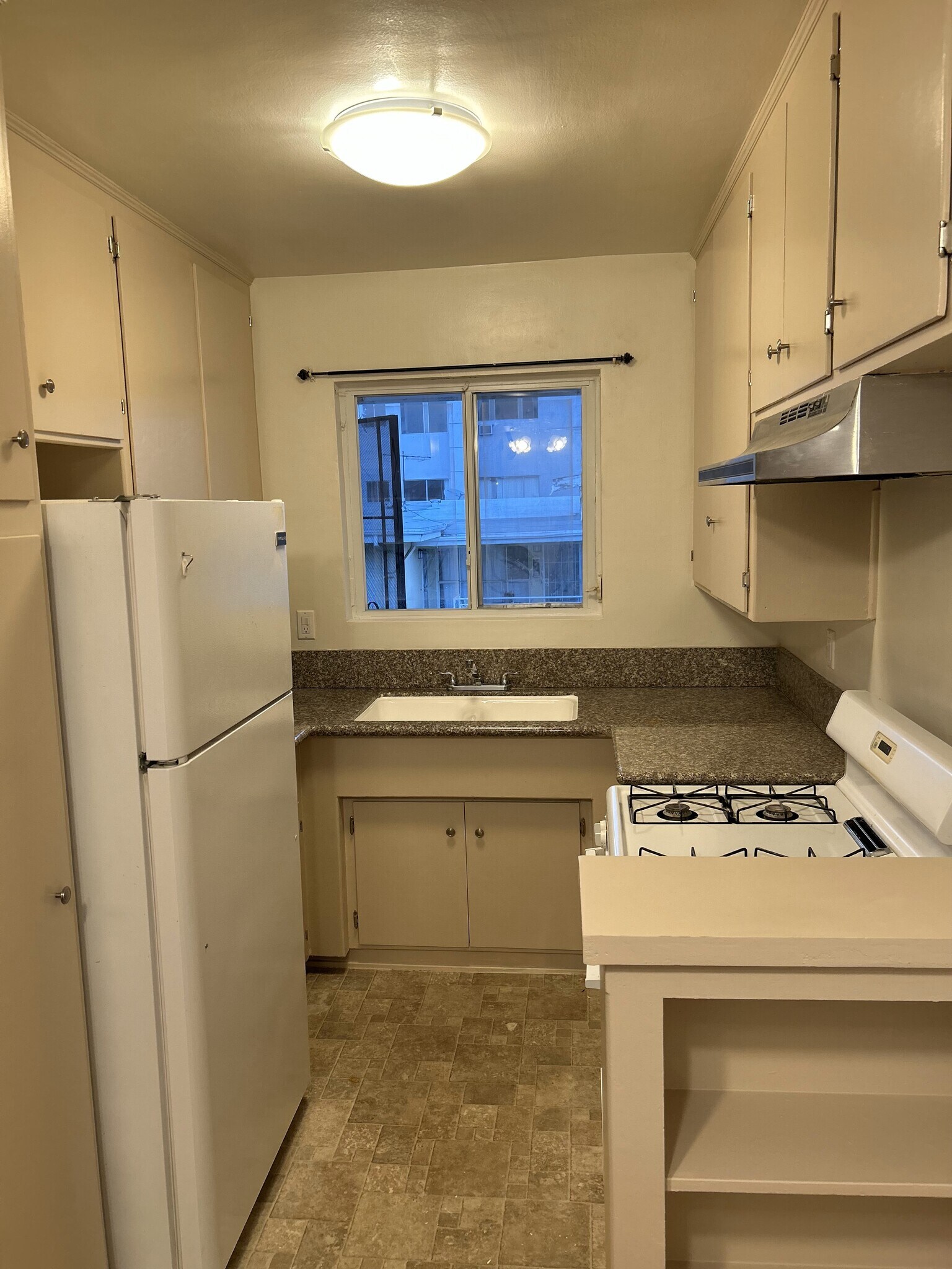 Kitchen - 7704 Romaine St