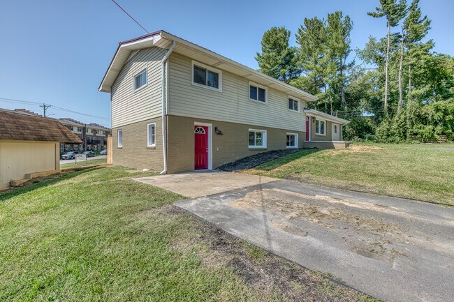 Building Photo - 1216 Norway St