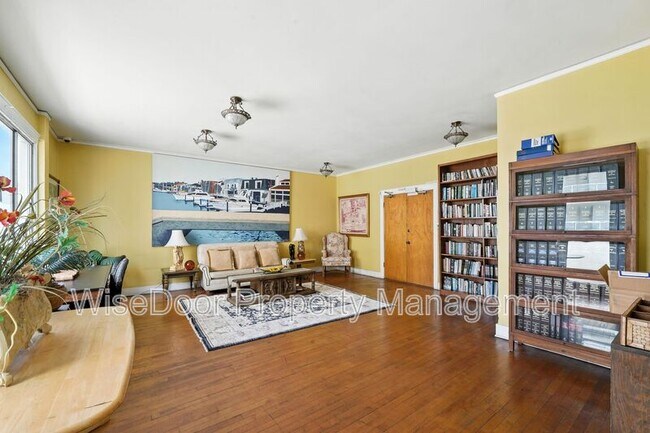Building Photo - 360 W Ocean Blvd