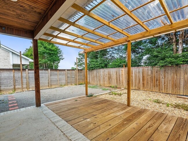 Building Photo - 1725 Rohan Cir