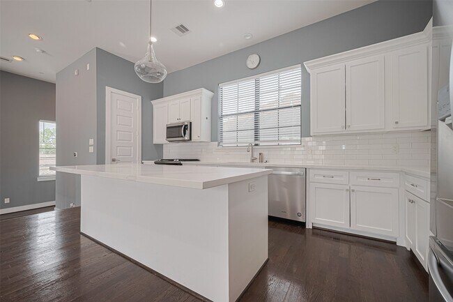 Building Photo - 4318 Center St