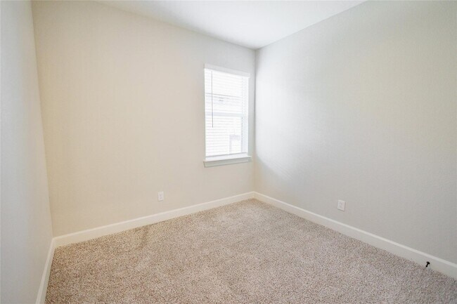 Building Photo - 613 Harbor Oaks Dr