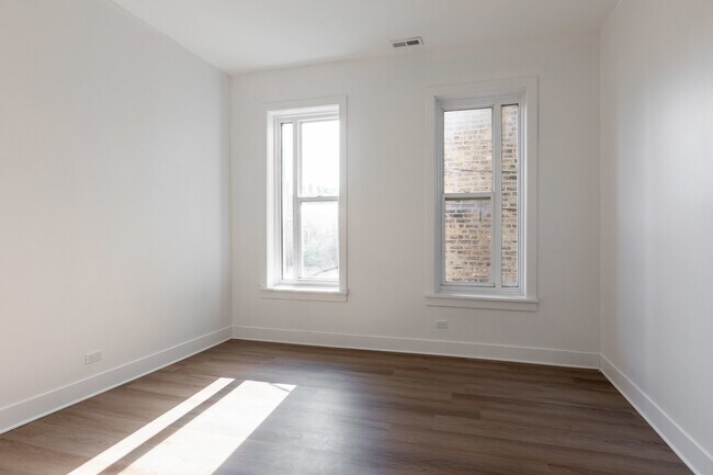 Building Photo - 1456 N Kedzie Ave