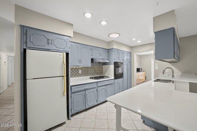 Building Photo - 1137 E Bishop Dr