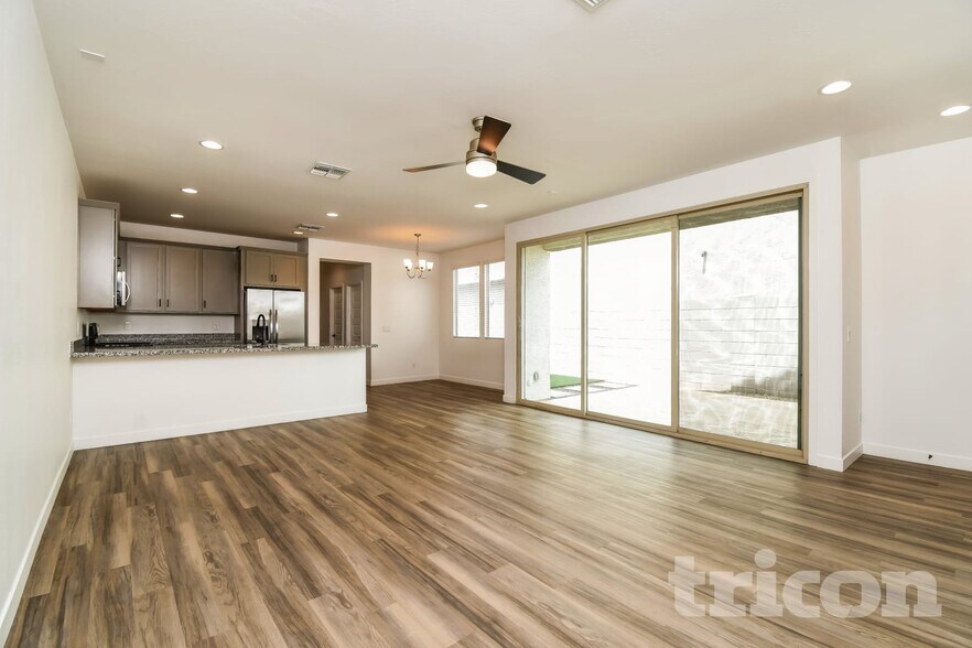 Building Photo - 4764 S Mole