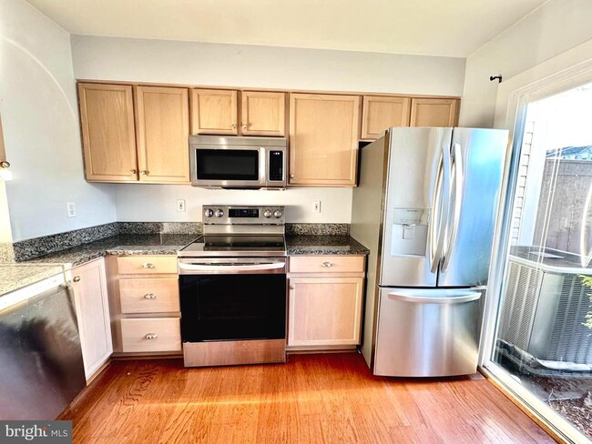 Building Photo - 4971 Clarendon Terrace