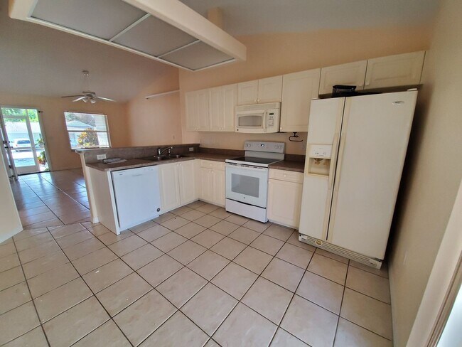 Building Photo - Venice, FL 3BR/2BA/2CG Single Family Home