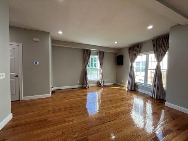 Building Photo - 301 Hunting Hill Dr